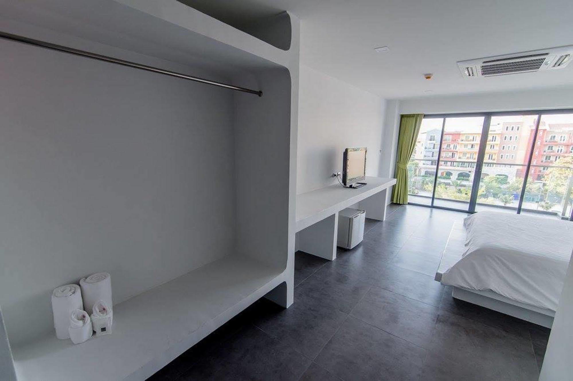 Hotel Panitar Haus Chonburi Esterno foto