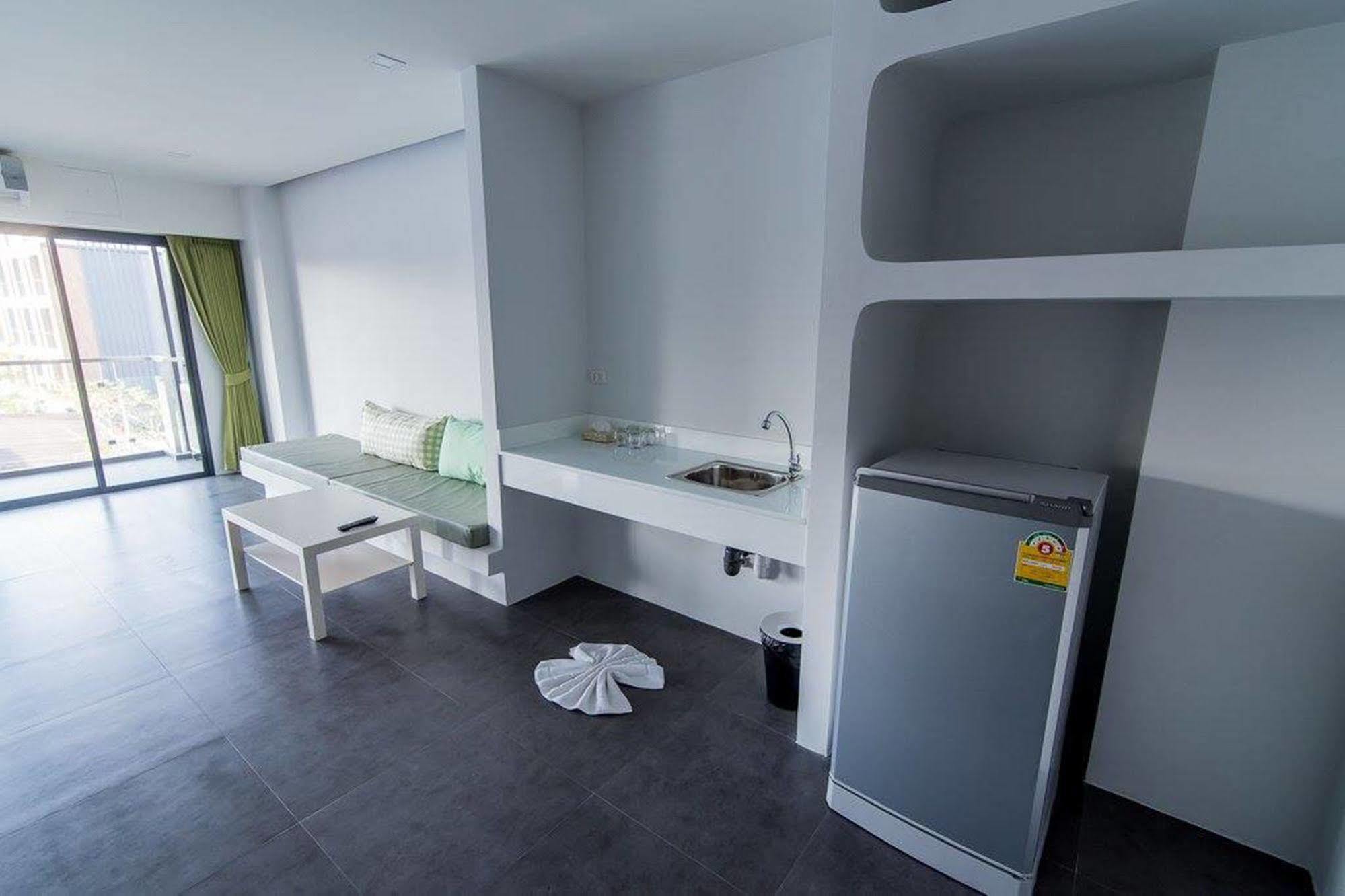 Hotel Panitar Haus Chonburi Esterno foto