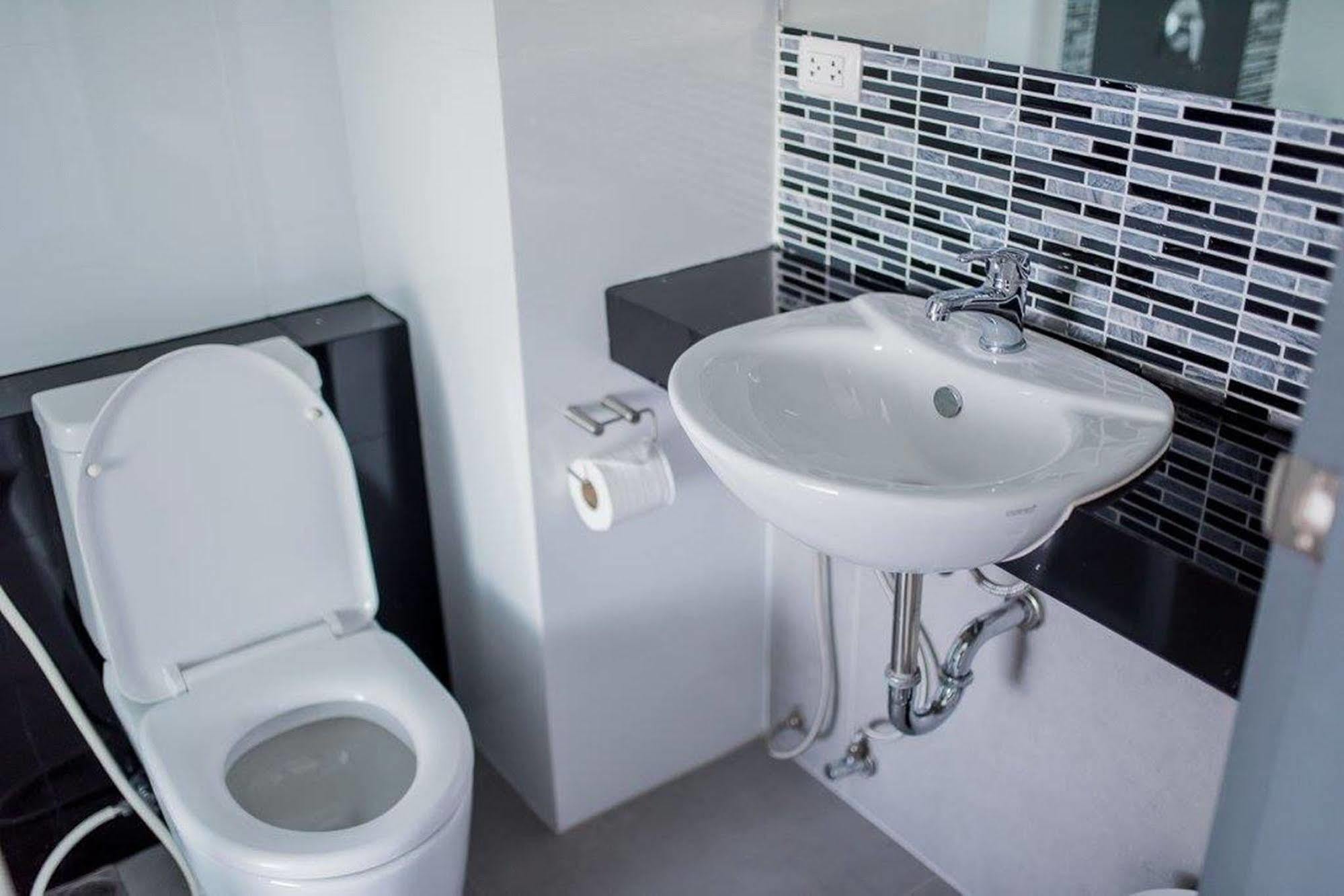 Hotel Panitar Haus Chonburi Esterno foto