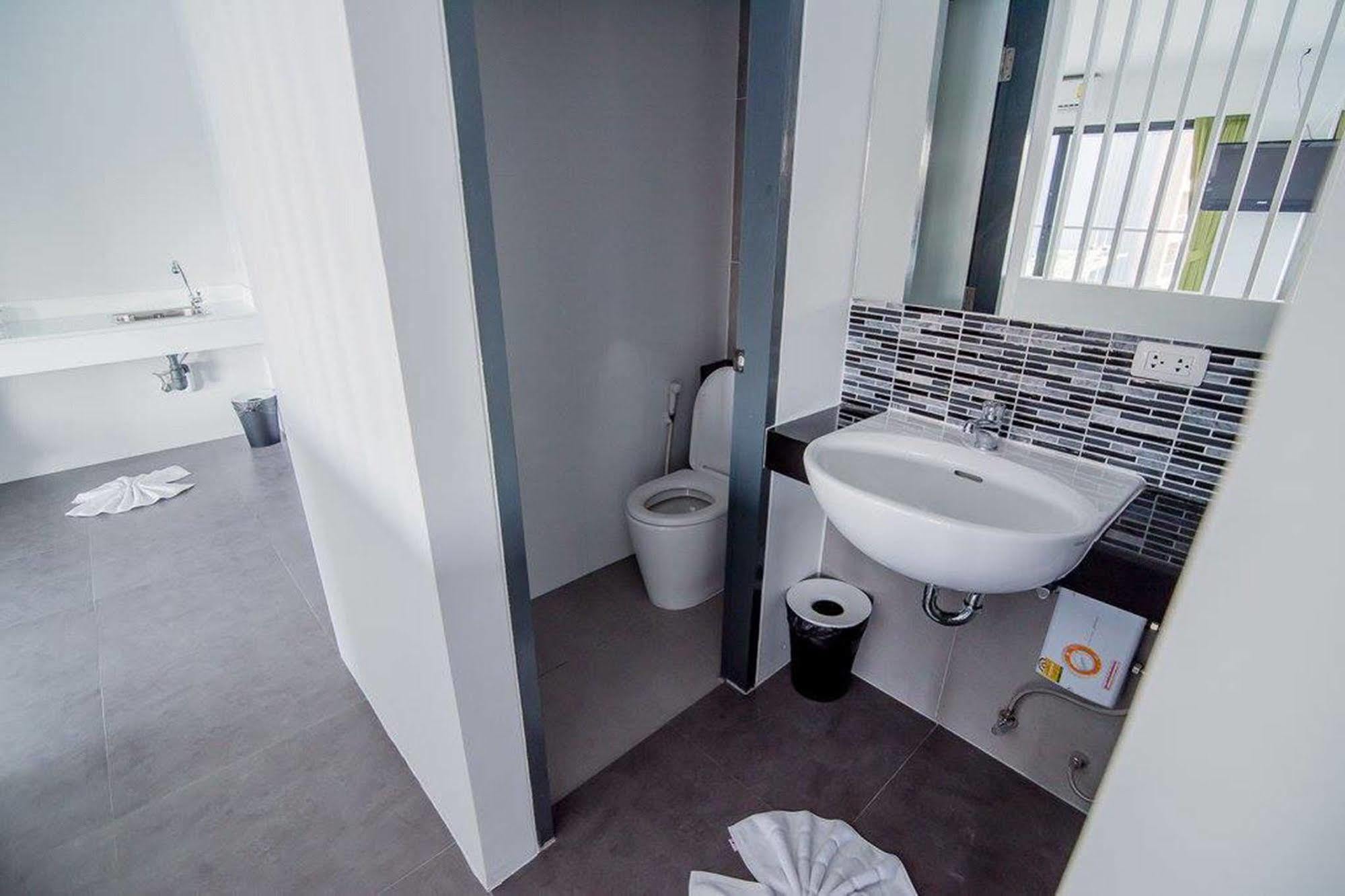 Hotel Panitar Haus Chonburi Esterno foto