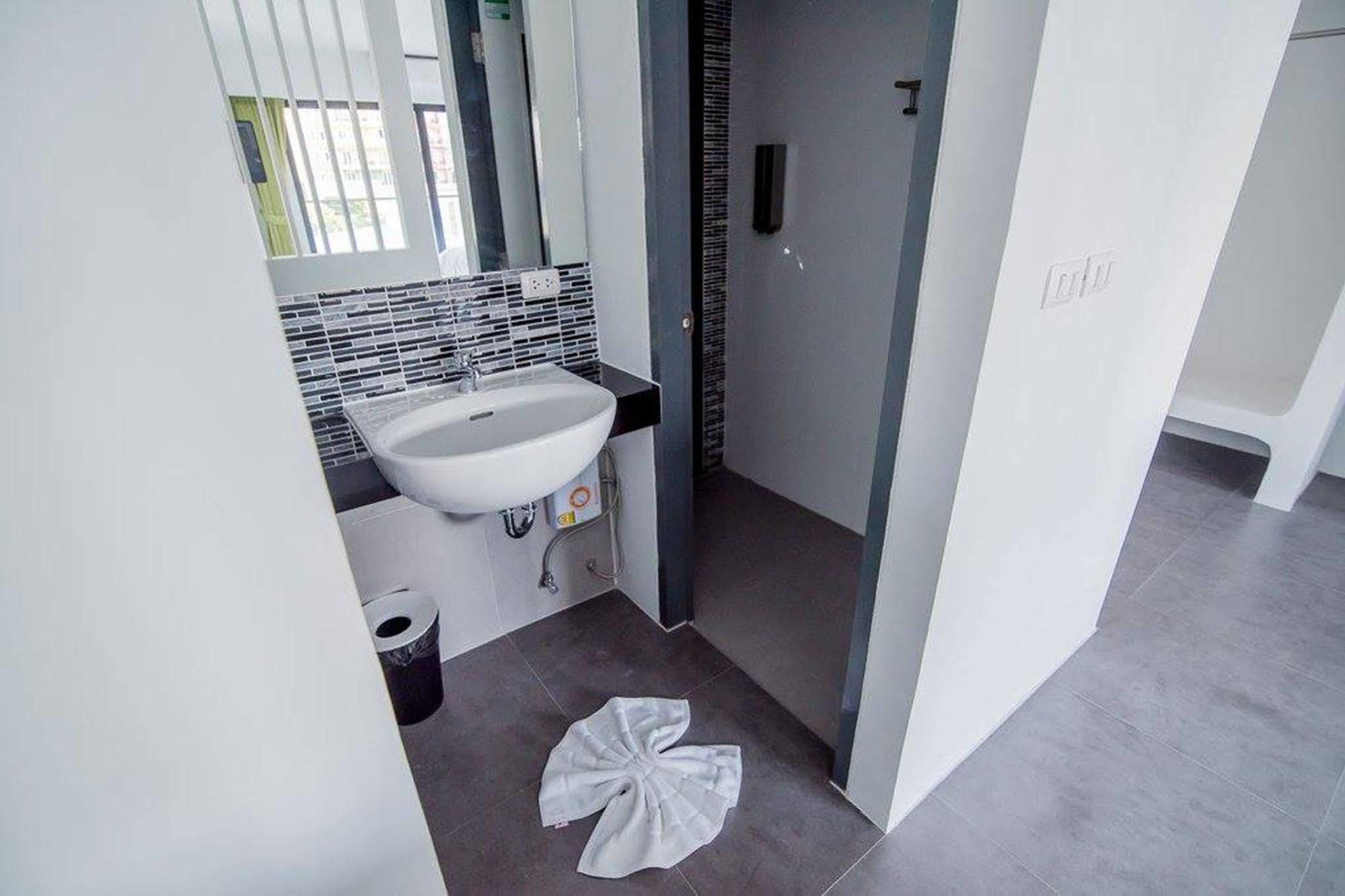 Hotel Panitar Haus Chonburi Esterno foto