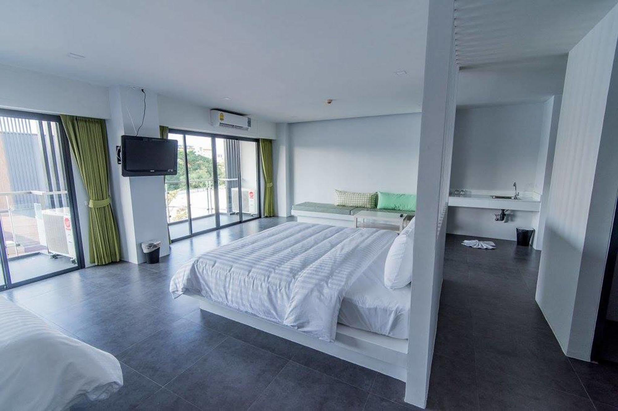 Hotel Panitar Haus Chonburi Esterno foto