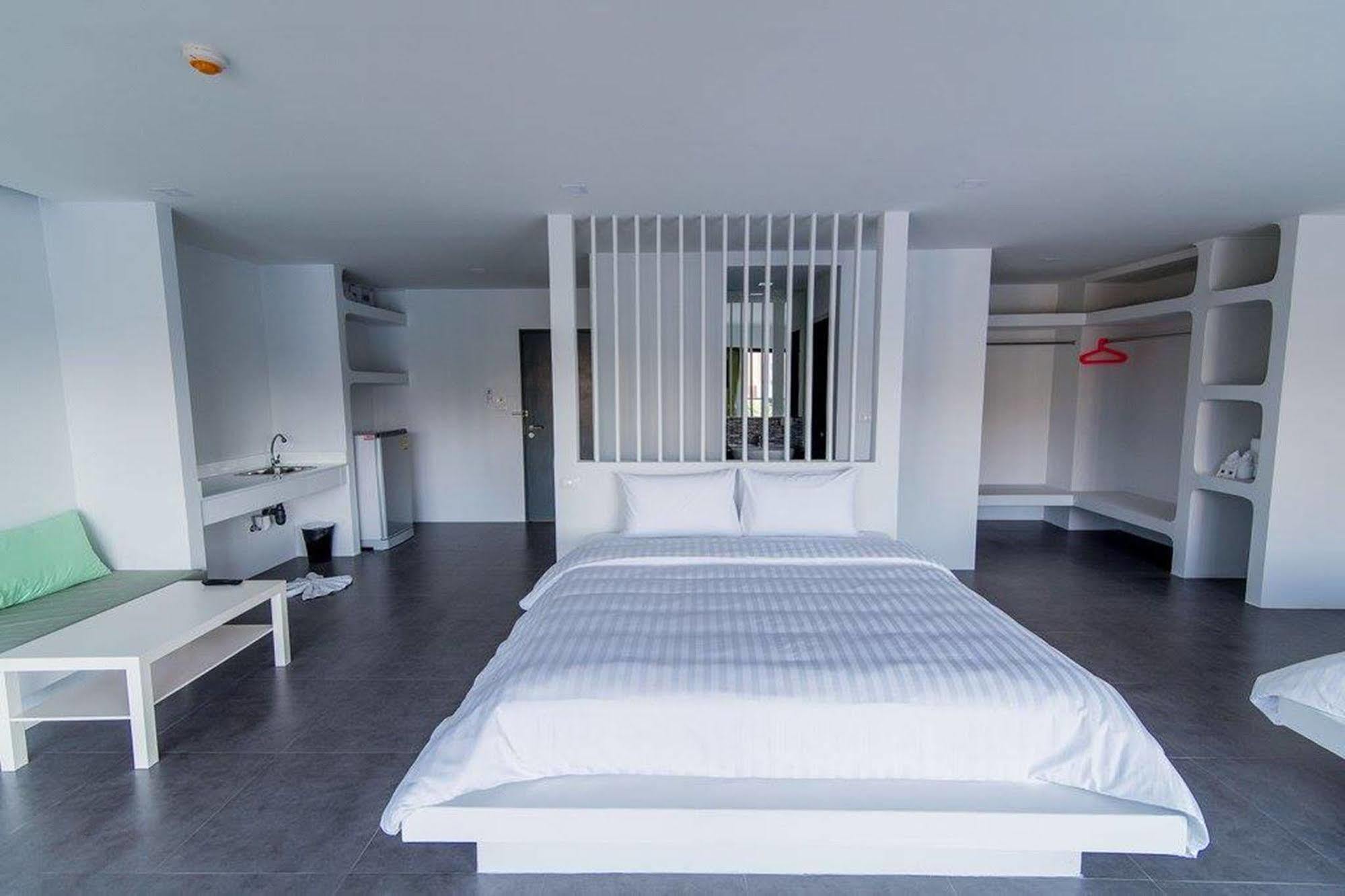 Hotel Panitar Haus Chonburi Esterno foto